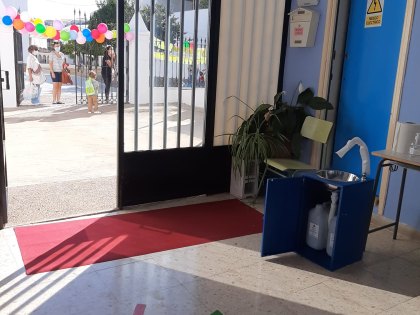 Lavamanos autónomo instalado en cliente